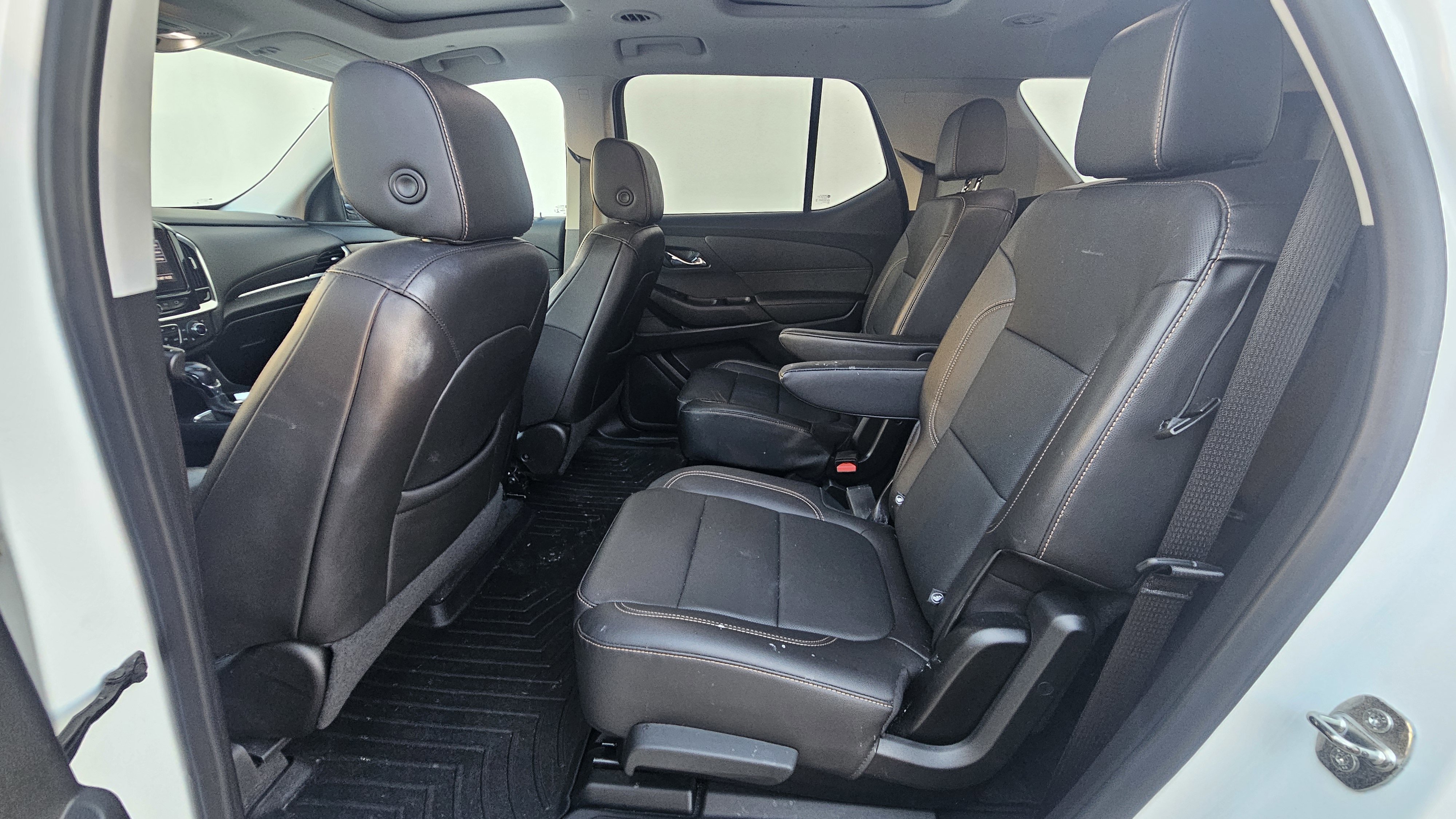 2021 Chevrolet Traverse Premier photo 3