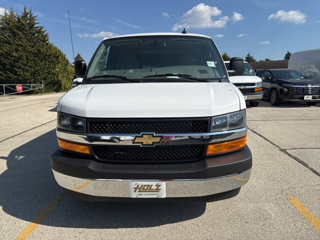 2025 Chevrolet Express Cargo 3500 photo 3