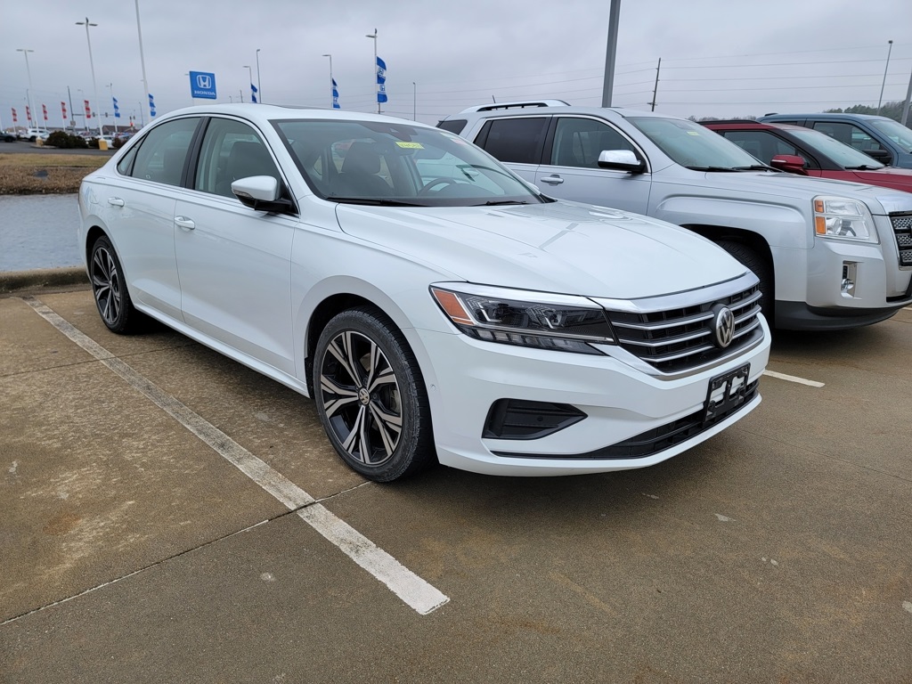 2020 Volkswagen Passat SEL's photo