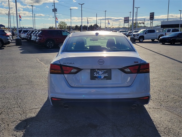 2025 Nissan Altima SR photo 4