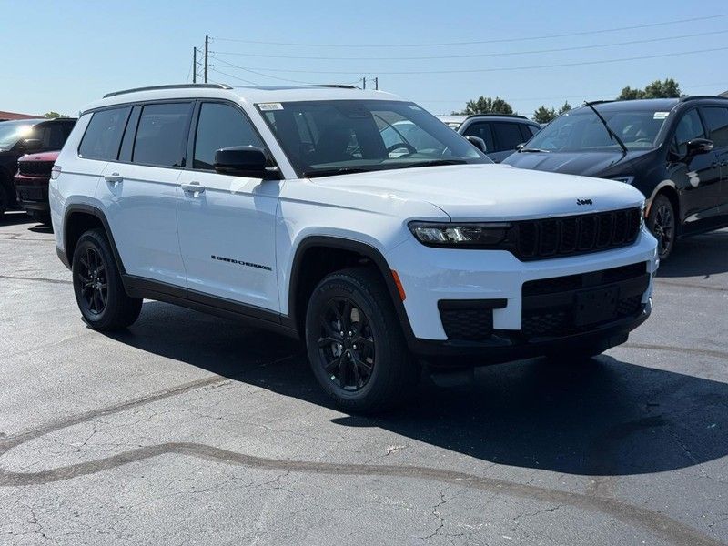 2025 Jeep Grand Cherokee Altitude X photo 2