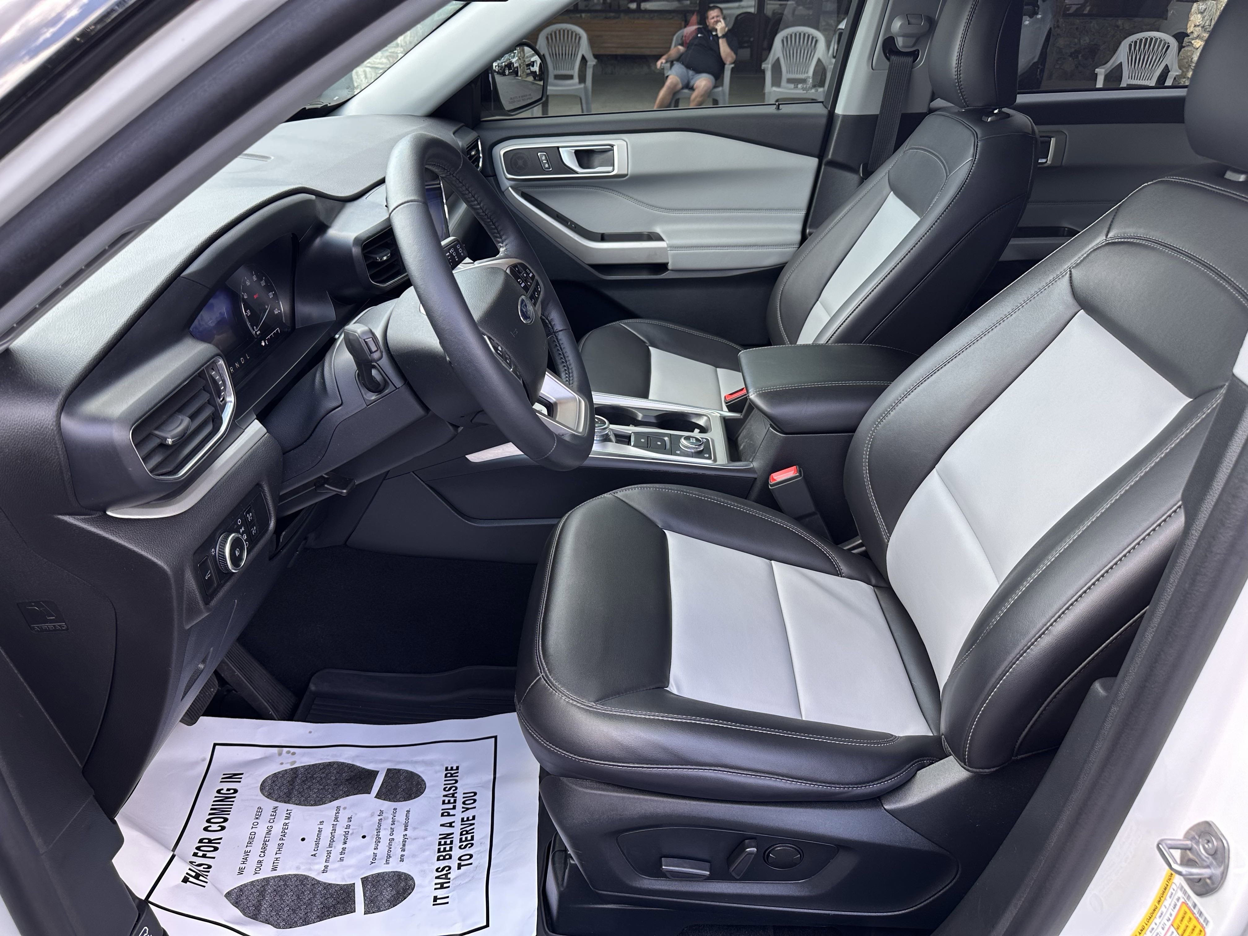 2023 Ford Explorer XLT photo 4