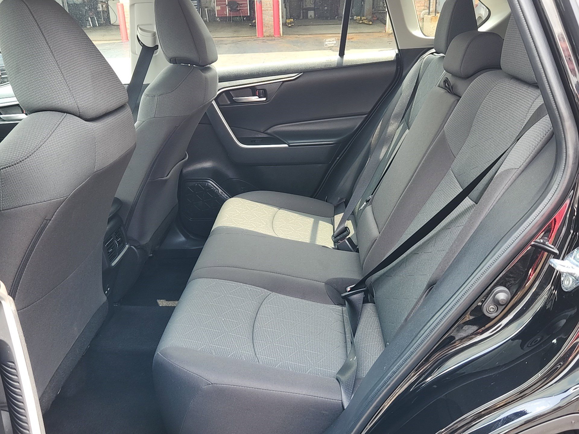 2025 Toyota RAV4 XLE photo 25