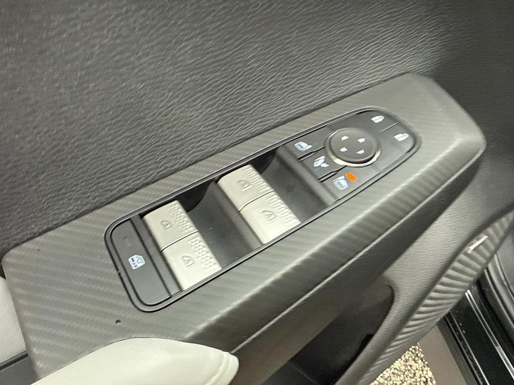 2025 Mitsubishi Outlander SE photo 19
