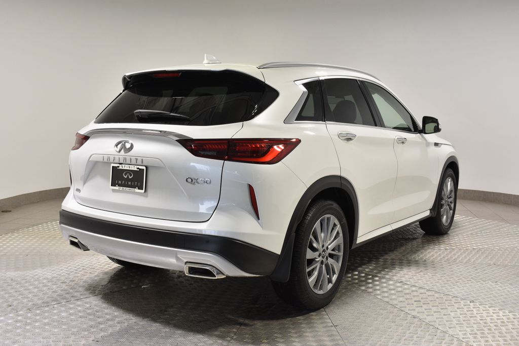 2025 Infiniti QX50 Luxe AWD photo 3