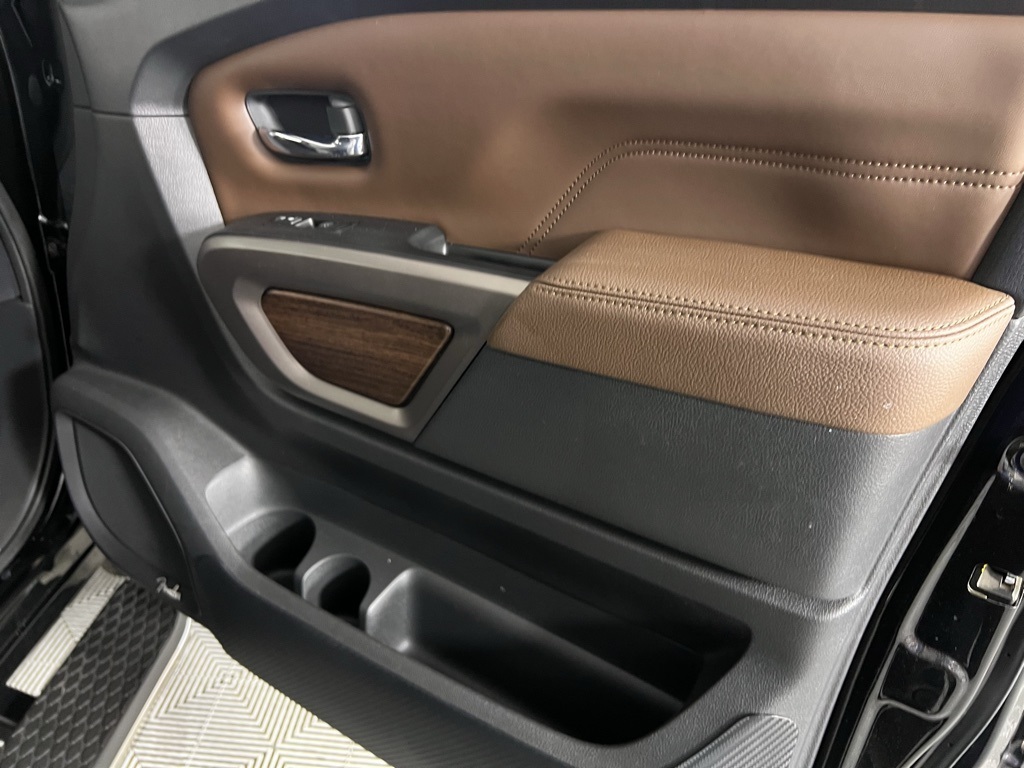 2023 Nissan Titan Platinum Reserve photo 30