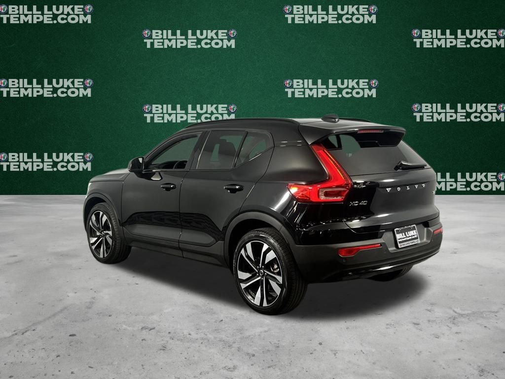 2025 Volvo XC40 Plus photo 3