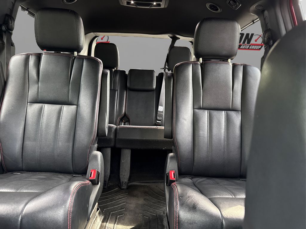 2015 Dodge Grand Caravan R/T photo 18
