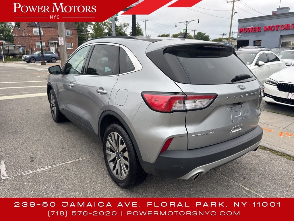 2021 Ford Escape Titanium photo 3