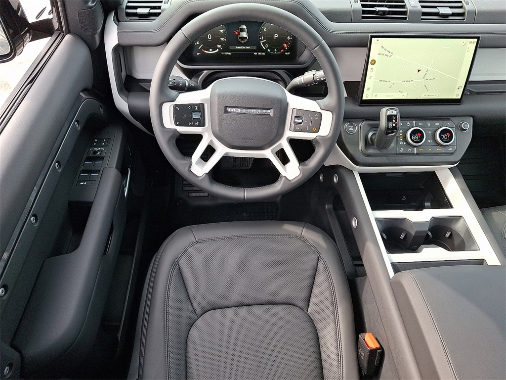 2025 Land Rover Defender 110 S photo 6