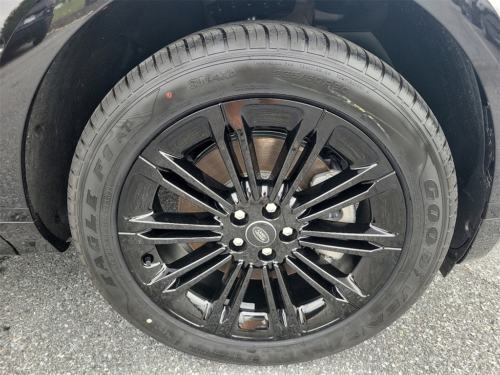 2025 Land Rover Range Rover Evoque Dynamic SE photo 3