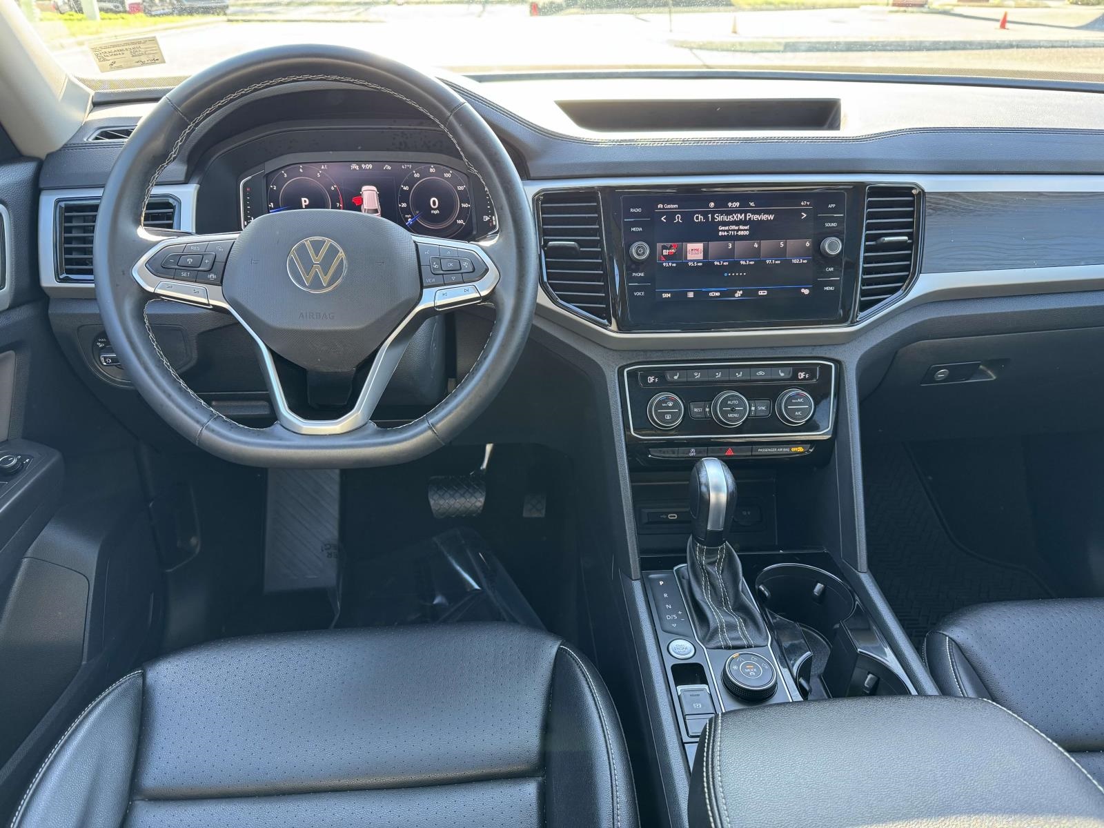 2022 Volkswagen Atlas V6 SE Technology photo 2