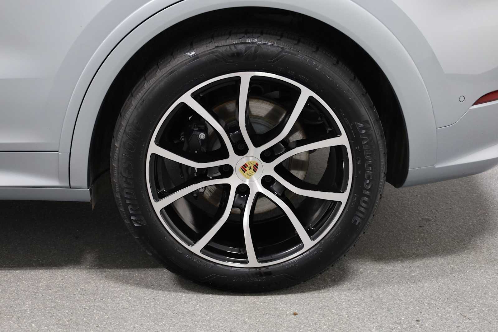 2024 Porsche Cayenne photo 32