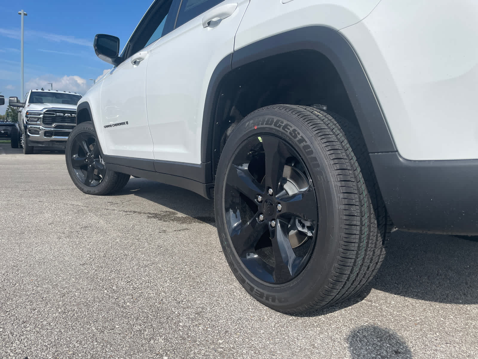 2025 Jeep Grand Cherokee Laredo photo 4