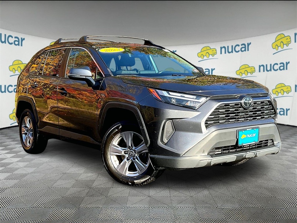 2023 Toyota RAV4 XLE's photo