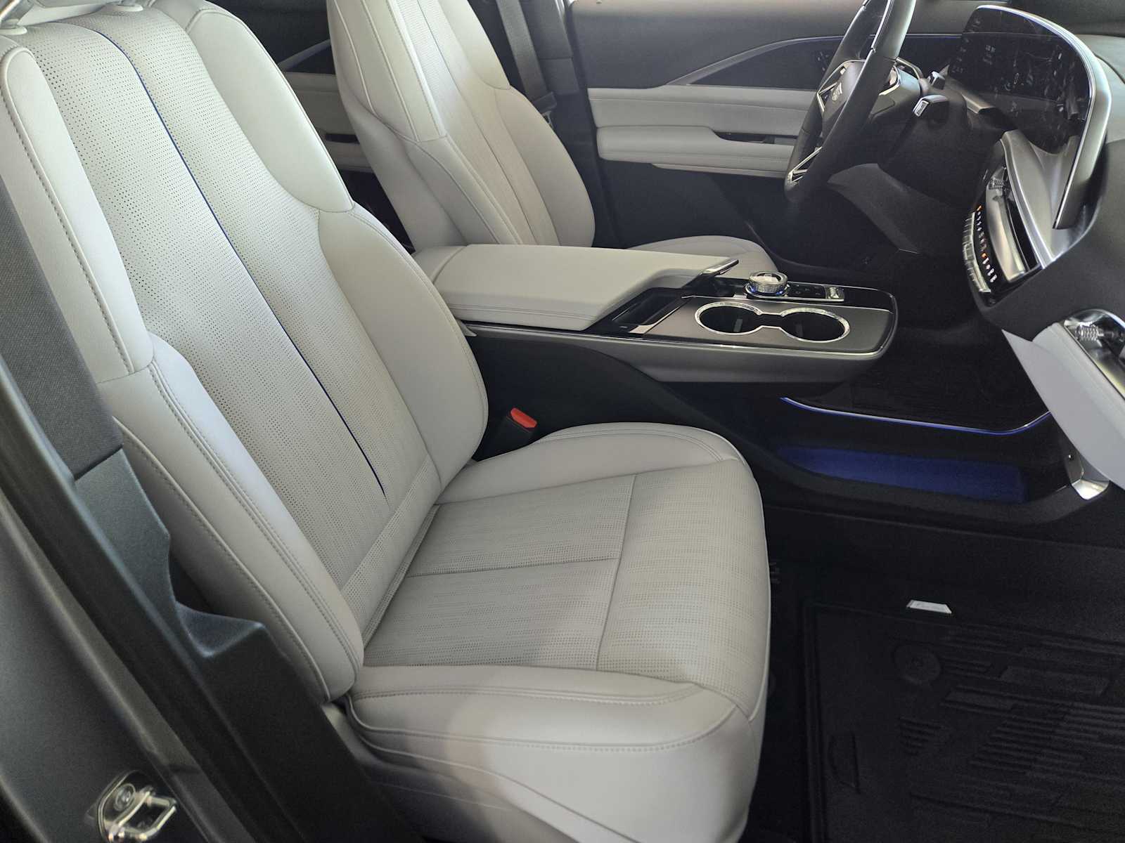 2025 Cadillac Lyriq Luxury photo 9