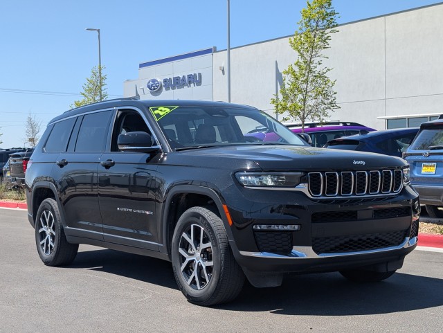Used 2023 BLACK Jeep Limited image 1