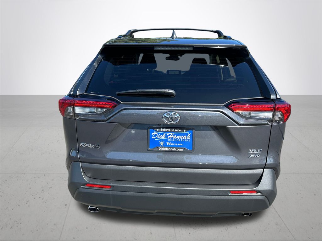 2025 Toyota RAV4 XLE photo 8