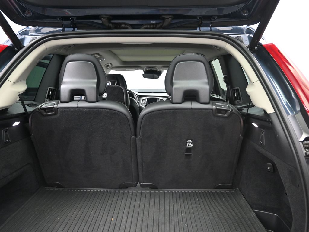 2022 Volvo XC90 T6 Inscription photo 12