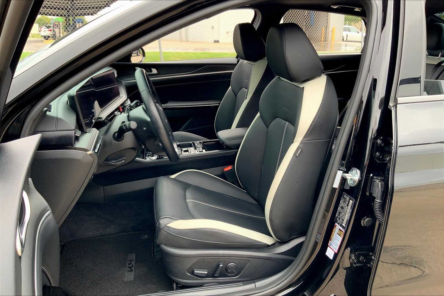 2025 Kia K5 GT-Line photo 7