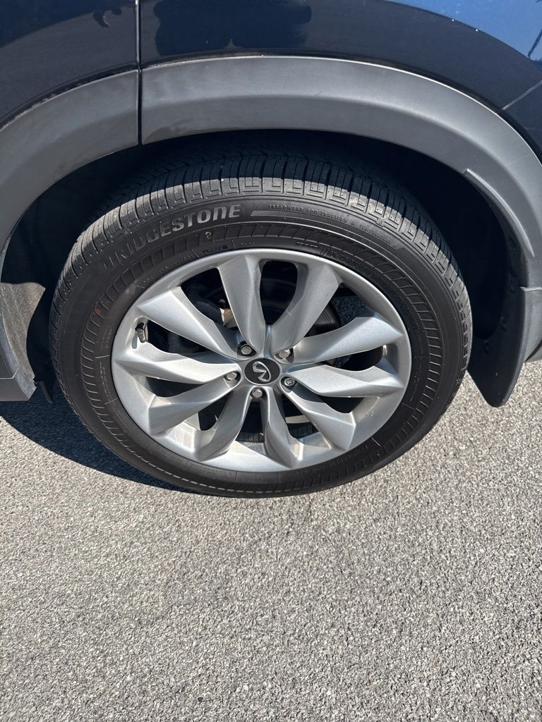 2022 Infiniti QX50 Luxe photo 4