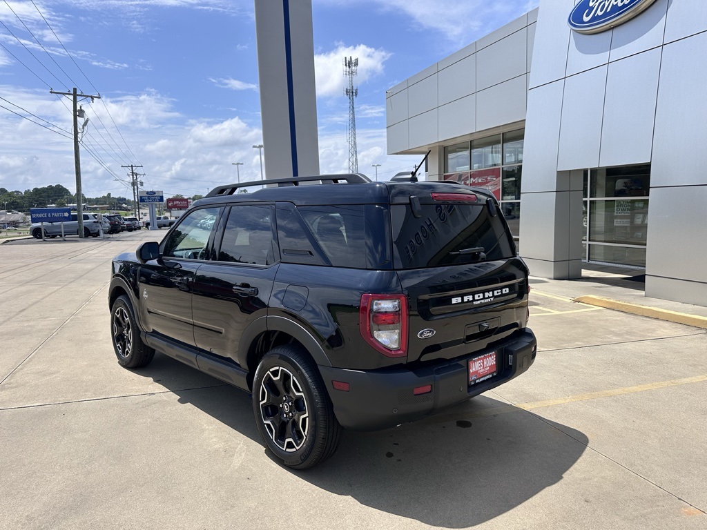 2025 Ford Bronco Sport Outer Banks photo 2