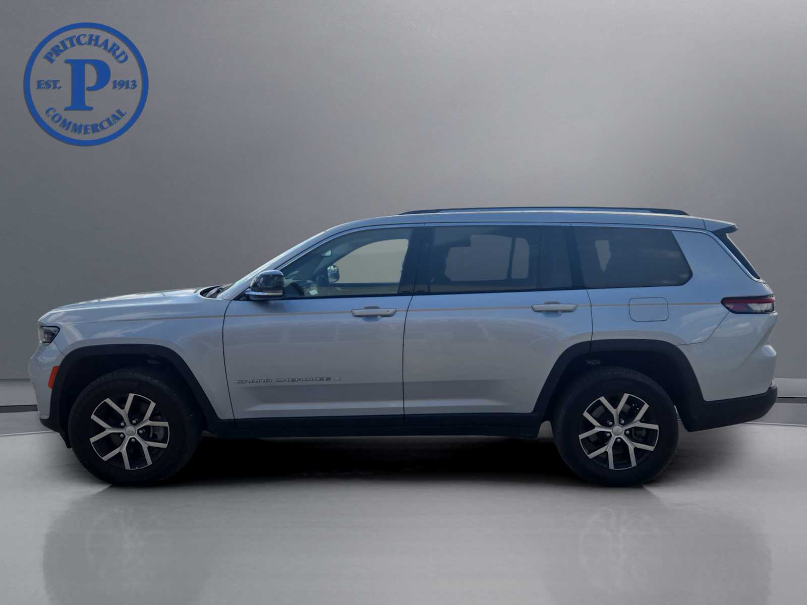 2023 Jeep Grand Cherokee Limited photo 2