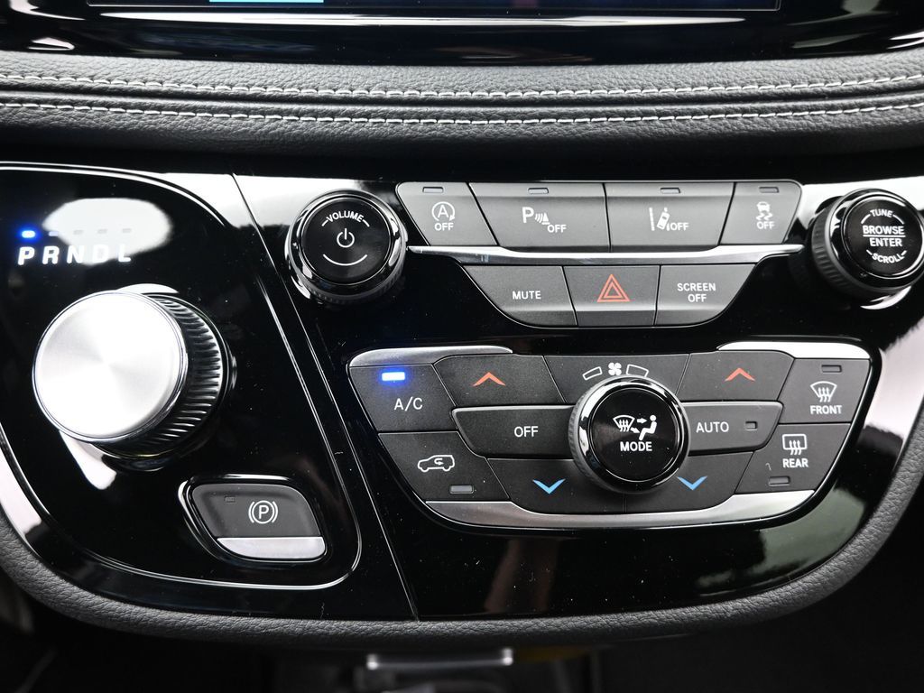 2026 Chrysler Pacifica photo 15