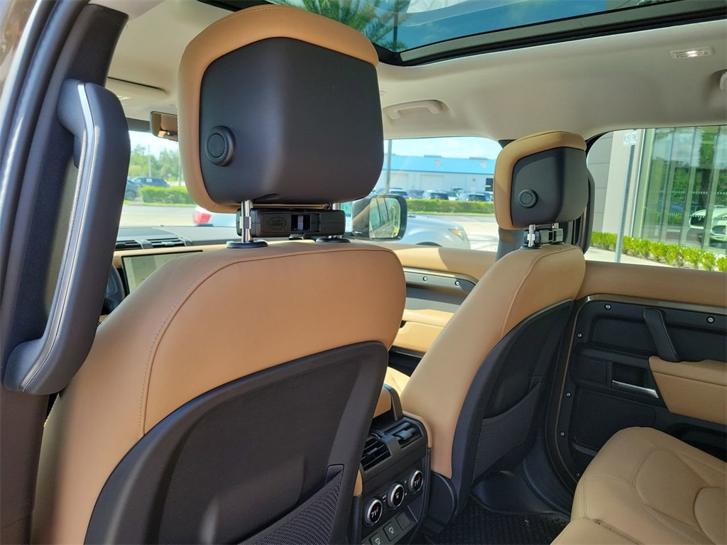 2025 Land Rover Defender 110 S photo 16