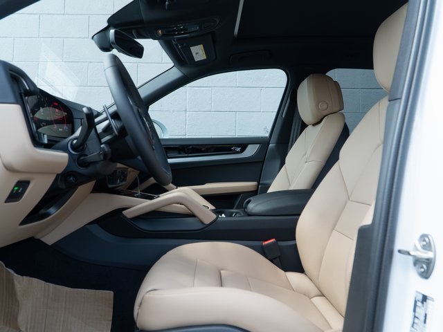 2026 Porsche Cayenne photo 17