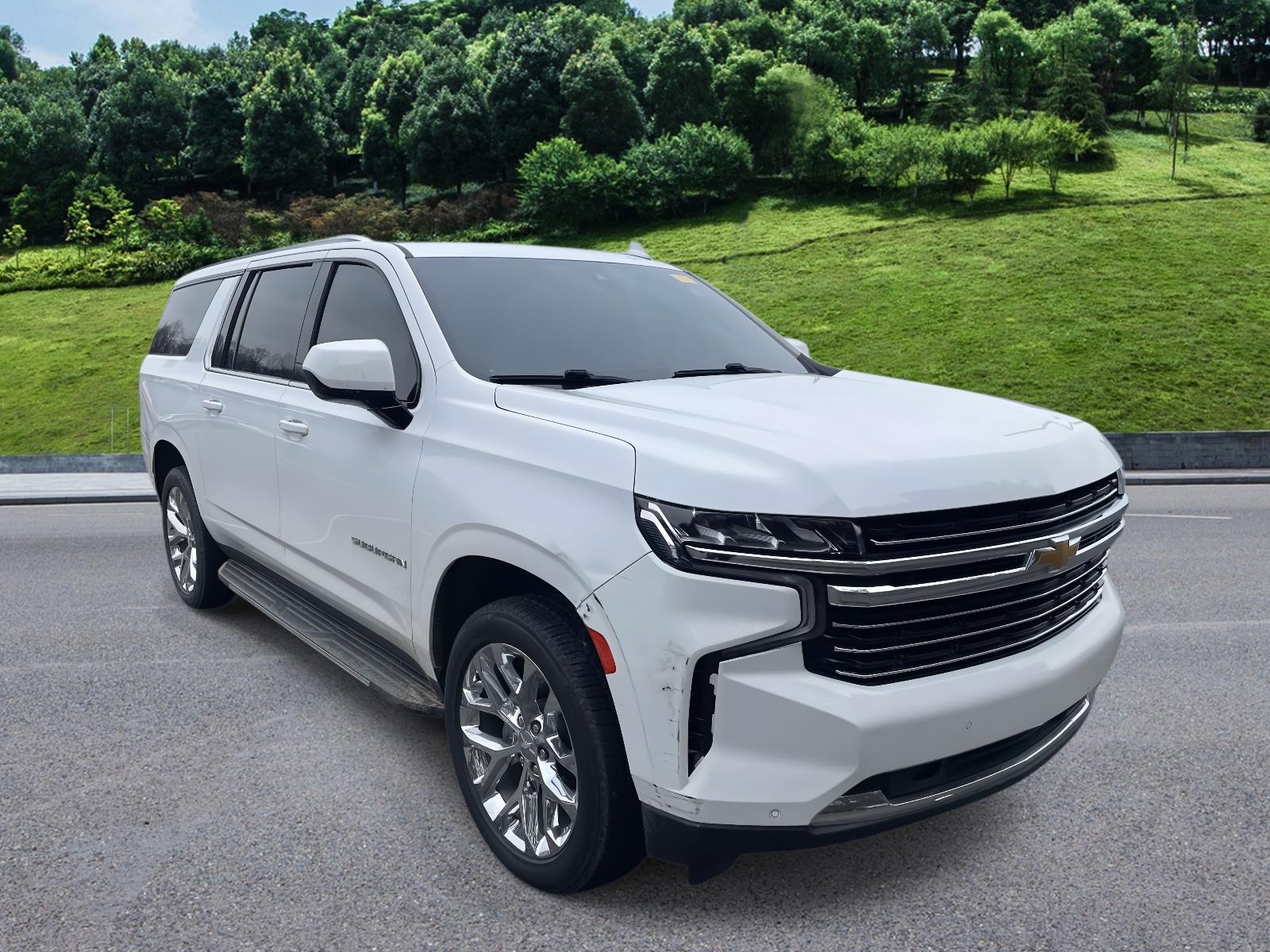 2022 Chevrolet Suburban LT's photo