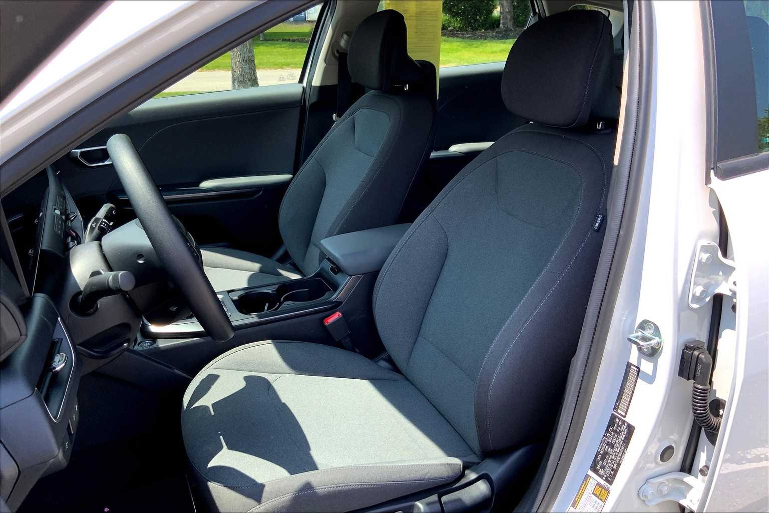 2025 Kia K4 LXS photo 8