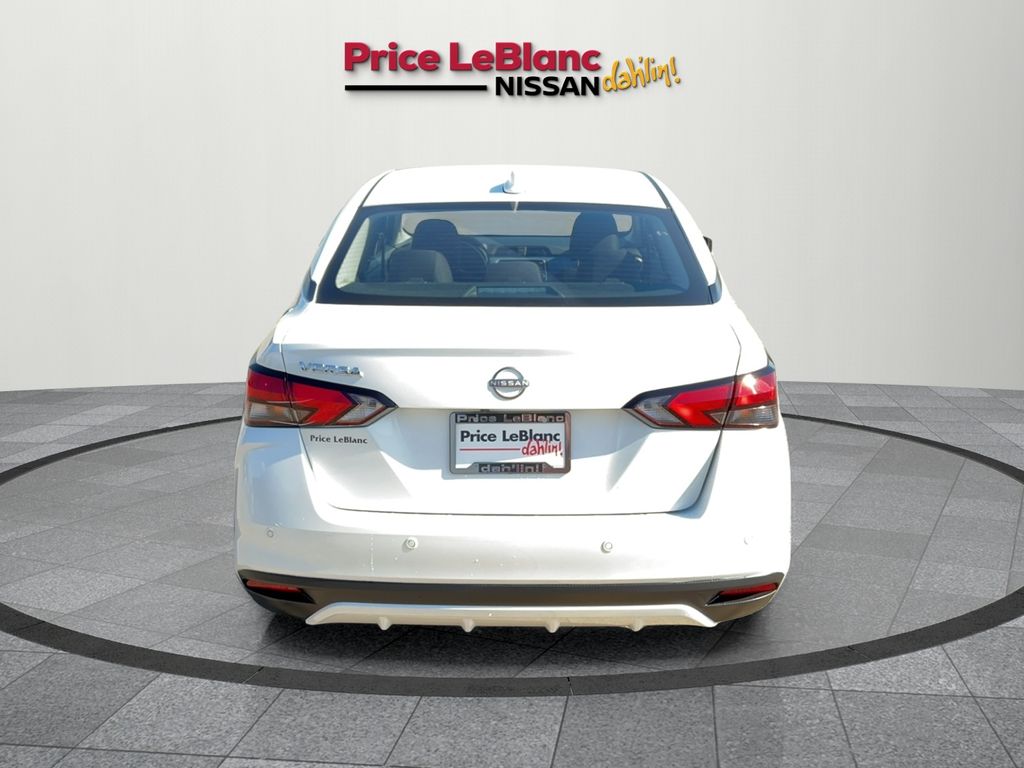 2025 Nissan Versa 1.6 SV photo 17