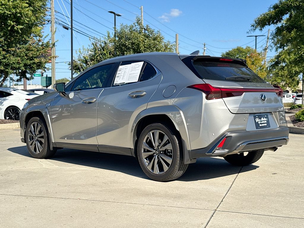 2022 Lexus UX 200 F SPORT photo 4