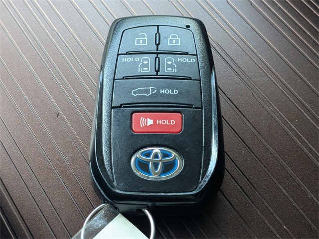 2022 Toyota Sienna XLE photo 30