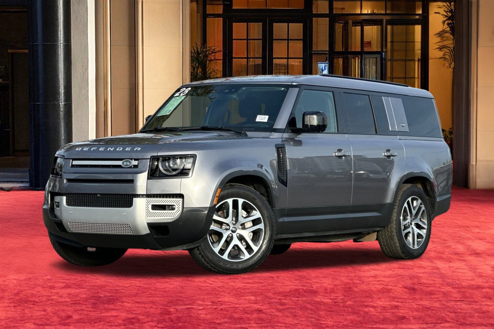 2023 Land Rover Defender SE's photo