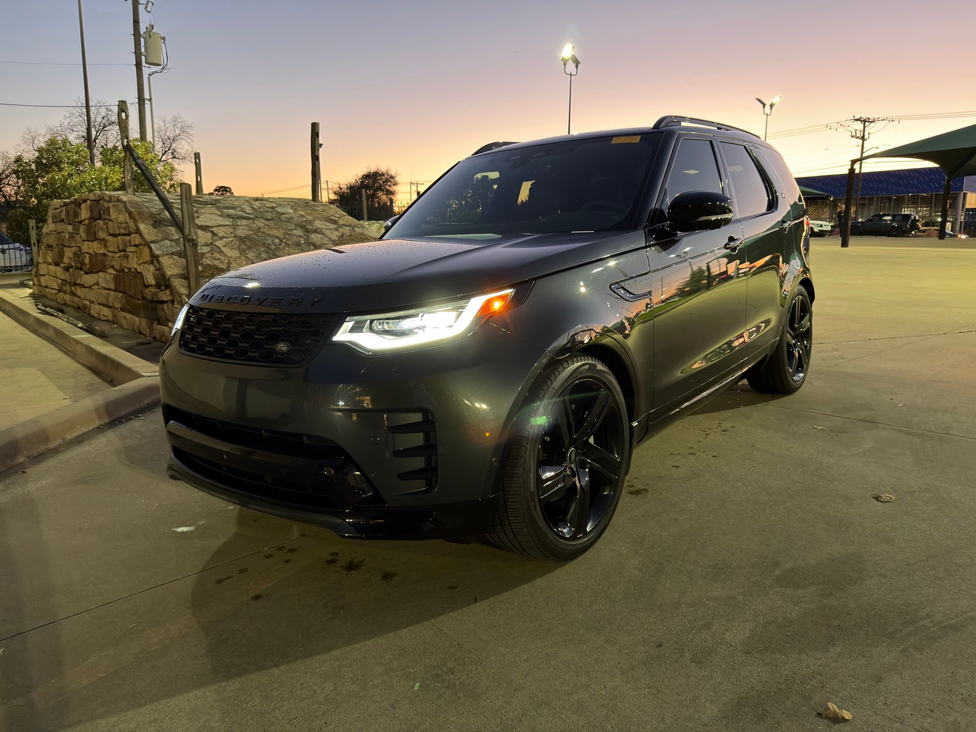 2024 Land Rover Discovery Dynamic SE's photo