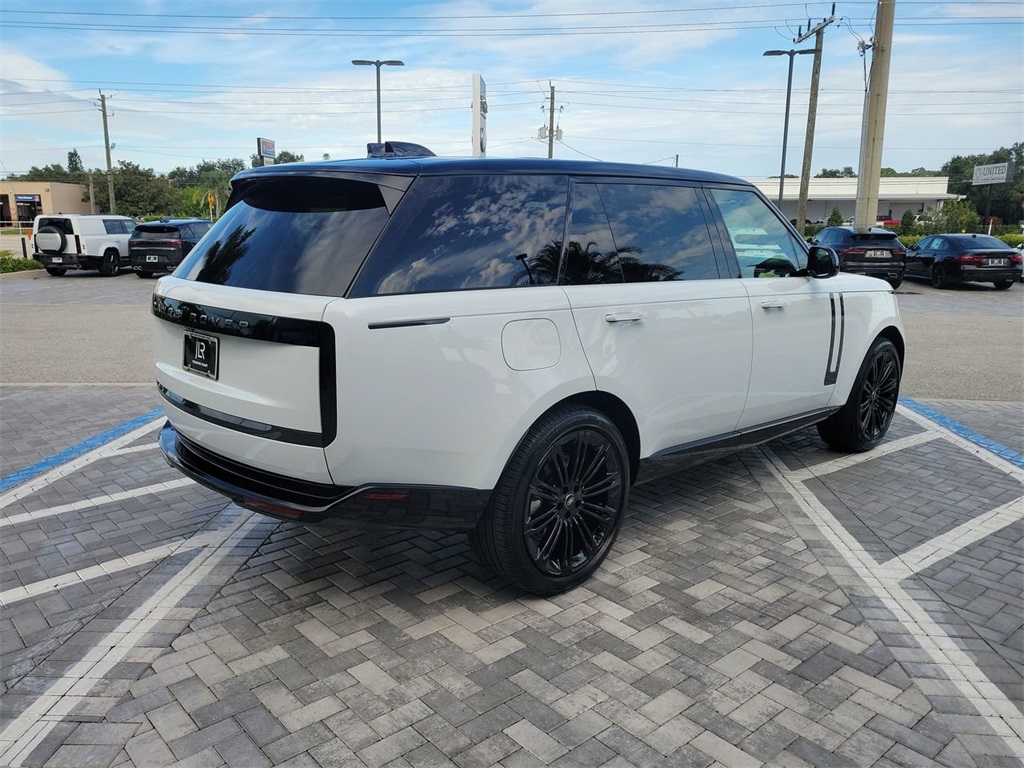 2025 Land Rover Range Rover SE photo 5