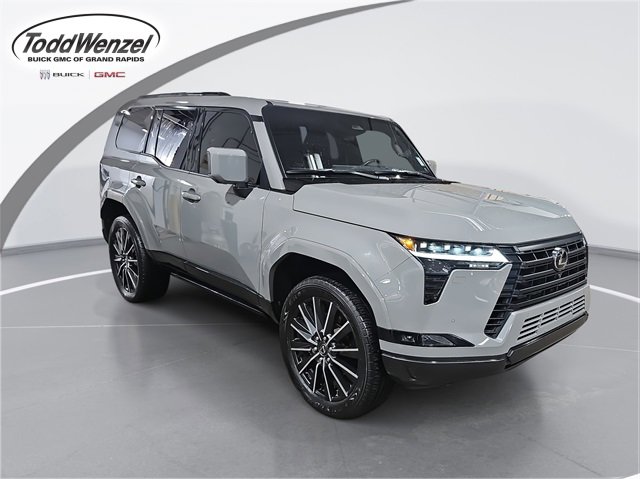 2024 Lexus GX Luxury's photo