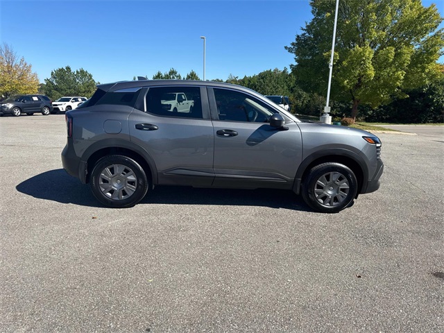 2025 Nissan Kicks S photo 3