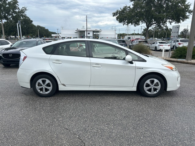 2014 Toyota Prius Four photo 4