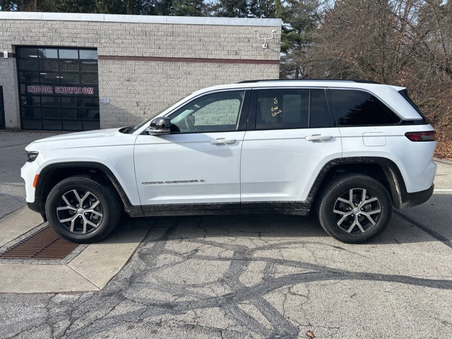 2023 Jeep Grand Cherokee Limited photo 2