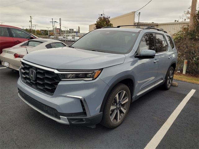 2024 Honda Pilot Touring photo 2