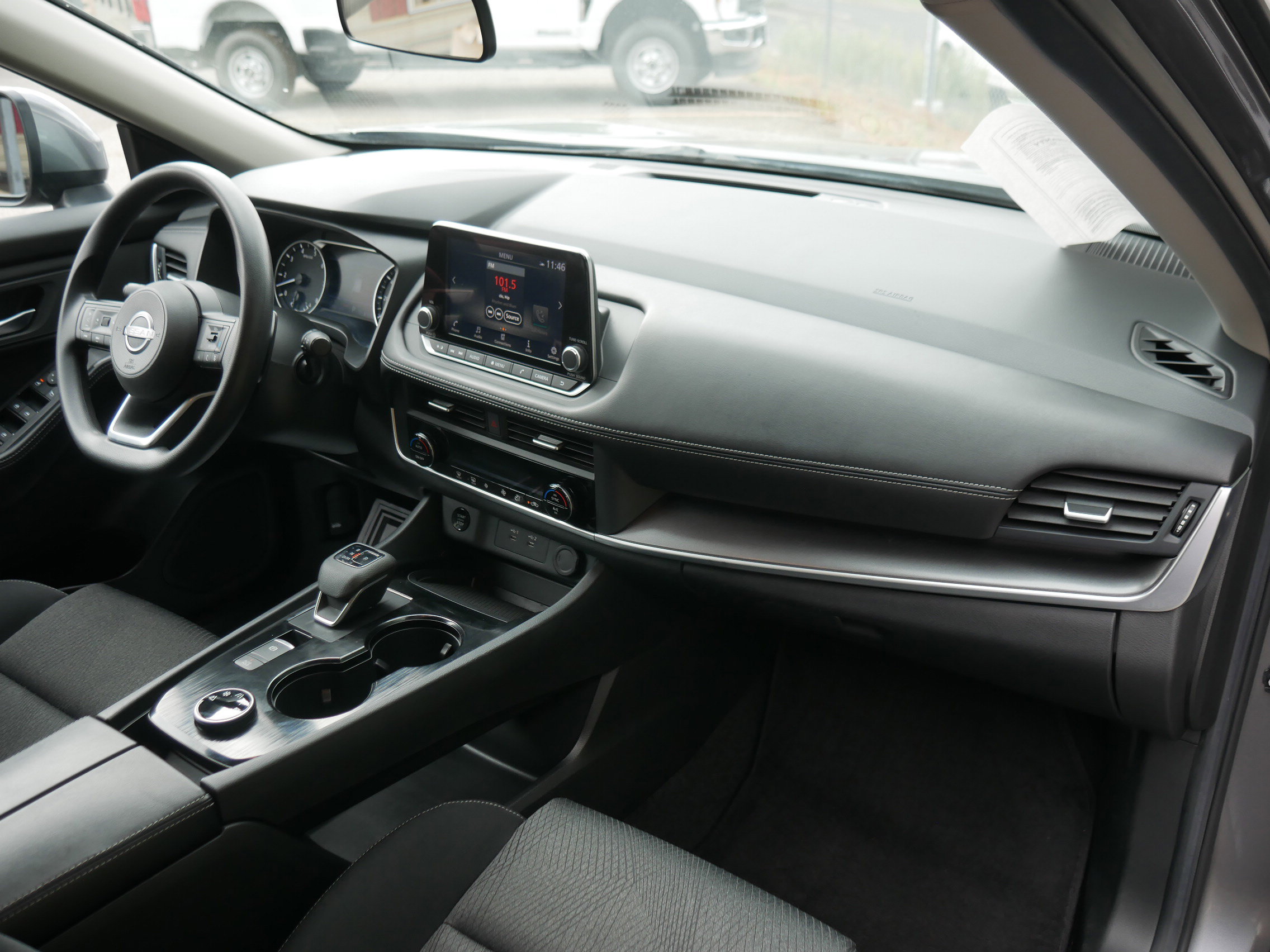 2024 Nissan Rogue SV photo 18