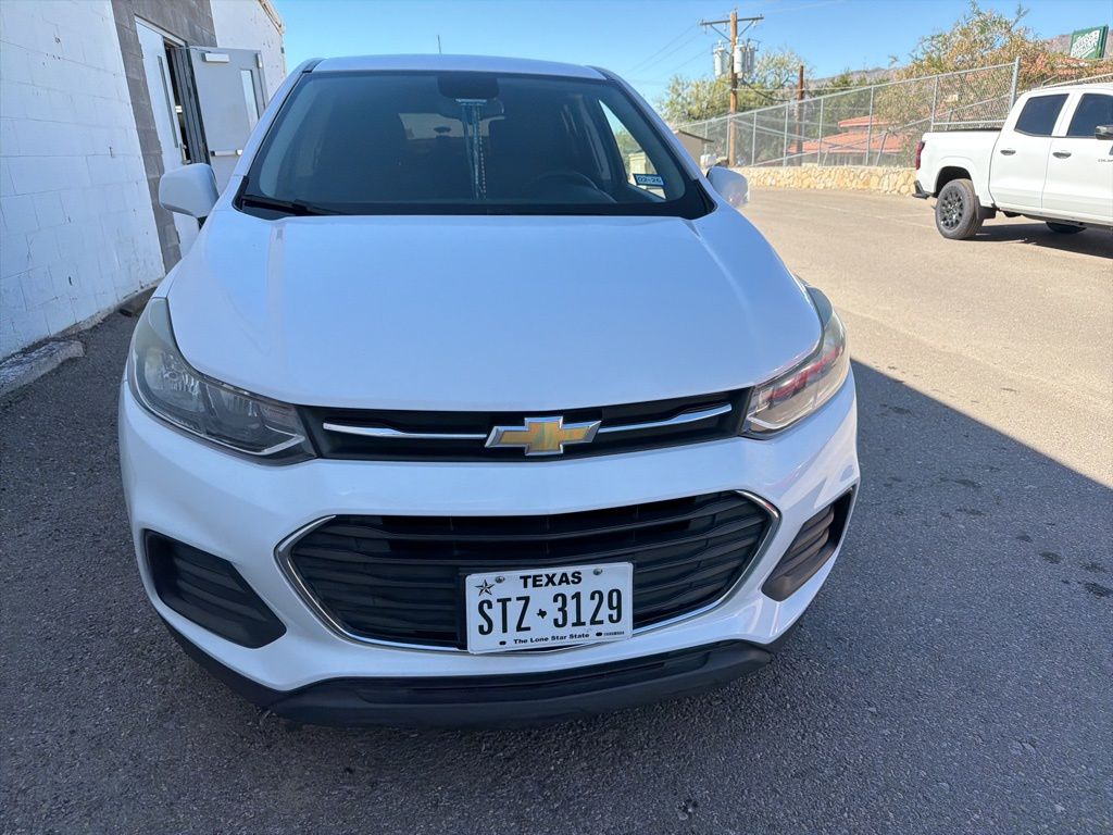 2018 Chevrolet Trax LS photo 3