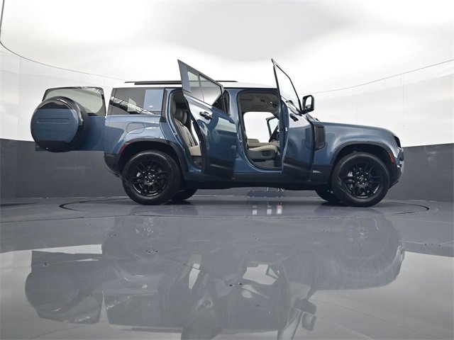 2024 Land Rover Defender 110 S photo 31
