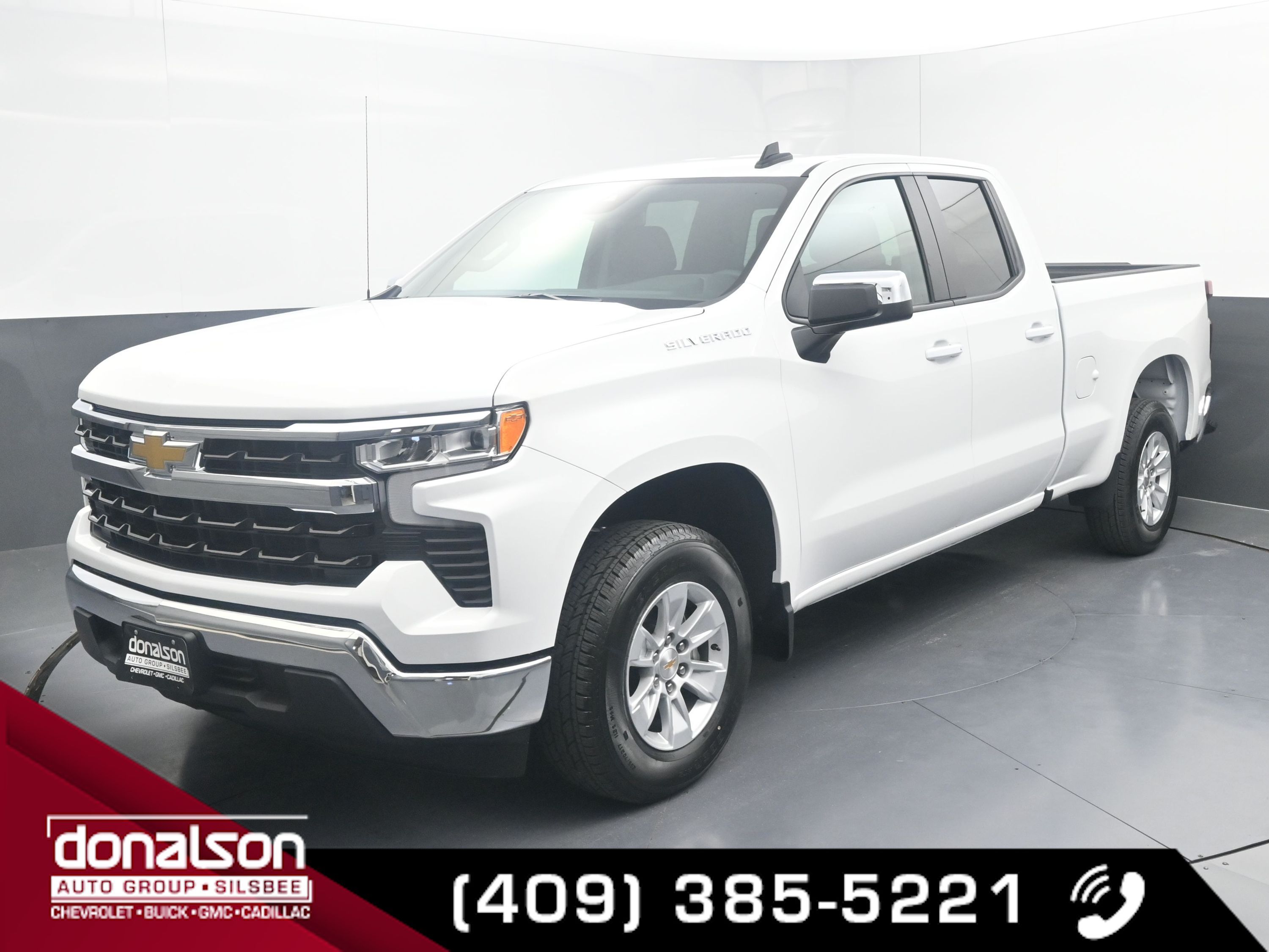2025 Chevrolet Silverado LT photo 4