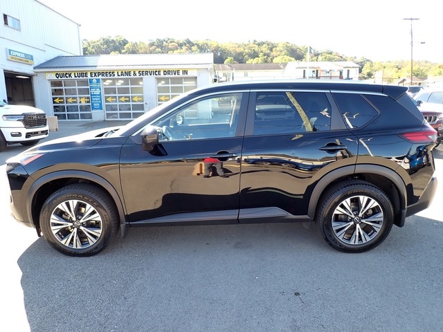 2022 Nissan Rogue SV photo 2