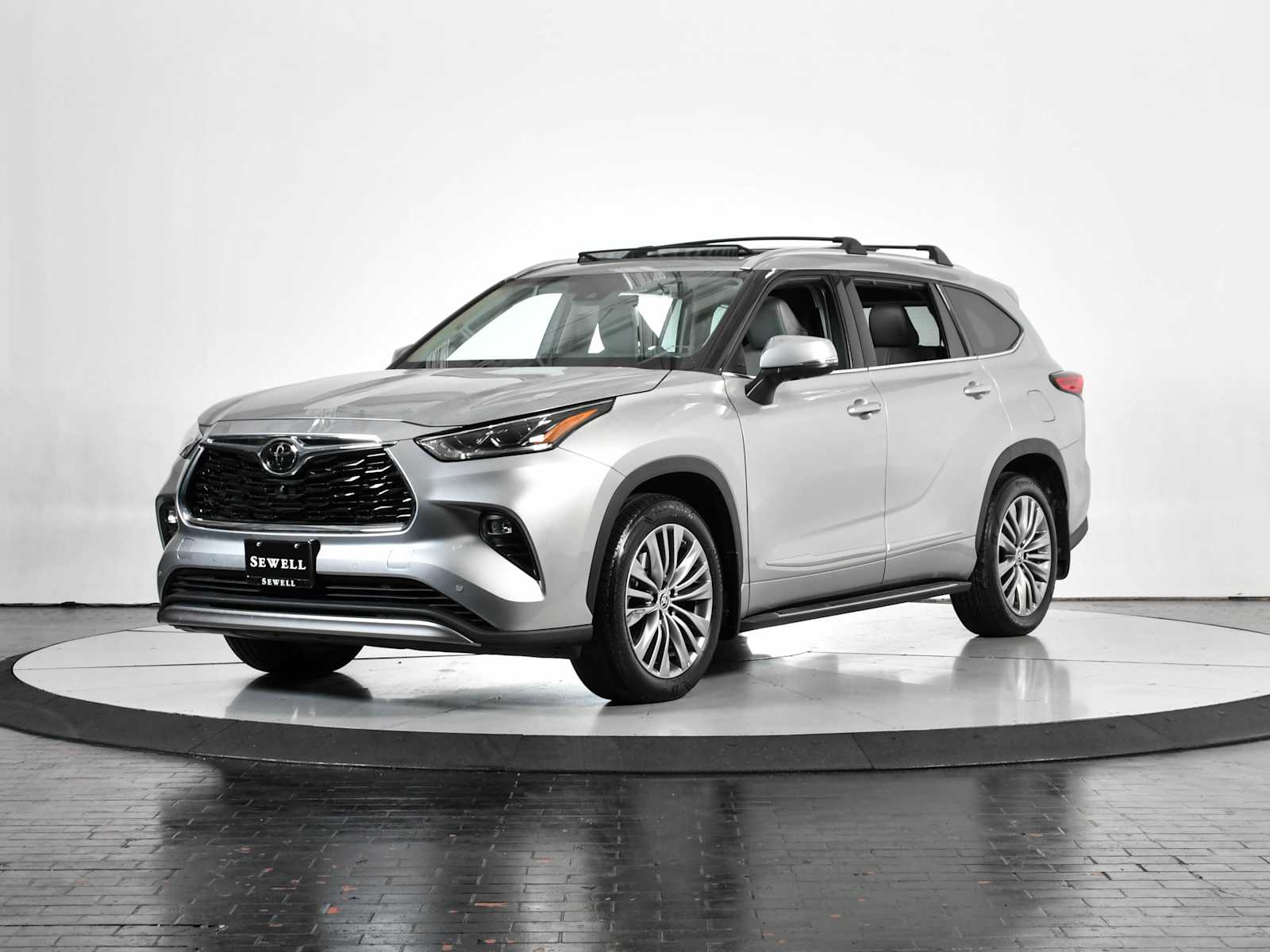2021 Toyota Highlander Platinum's photo