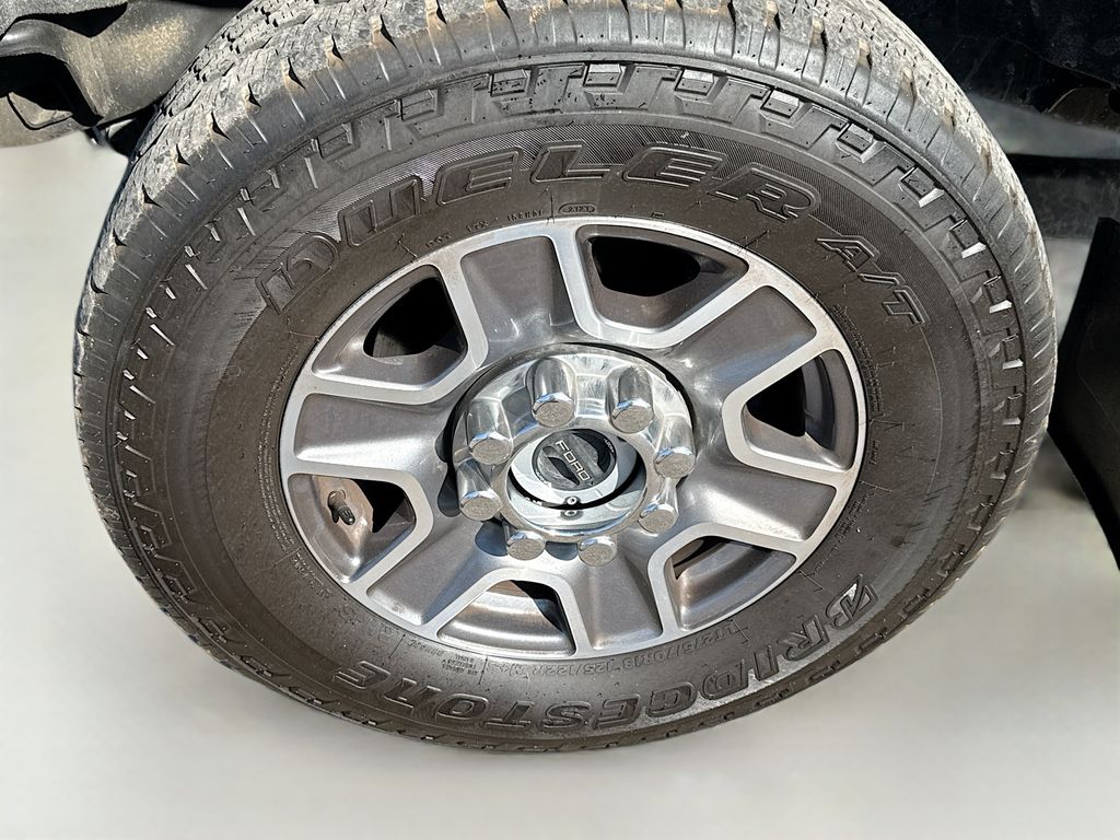 2023 Ford F-250 Lariat photo 32